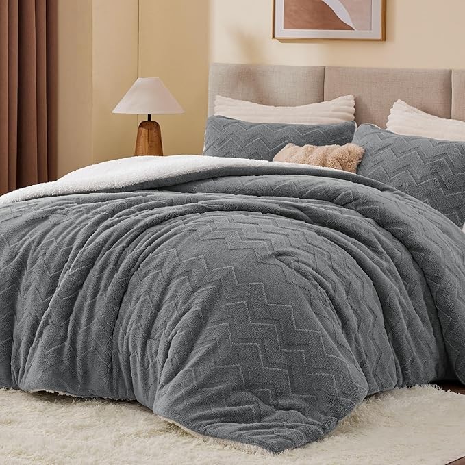 BEDELITE Fluffy Queen Comforter Set - Super Soft Sherpa Grey Comforter for Queen Size Bed, Luxury Warm Bedding Set for Winter, Fuzzy Bed Set 3 Pieces (1 Comforter, 2 Pillowcases)