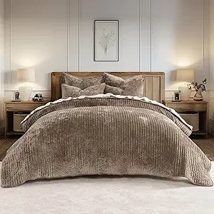 EVERGRACE Velvet Quilt Set King Size, Luxurious Soft Striped Channel Bedding Set, Lightweight Velvet Comforter for All Season, Oversized Bedspread Coverlet with 2 Matching Shams, Mocha Brown